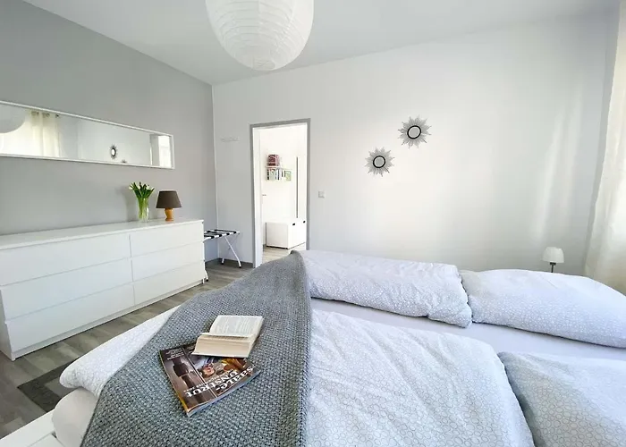 Weinquartier 6 Eventraum Fahrradraum Kaffee Kueche Parken דירה נאומבורג